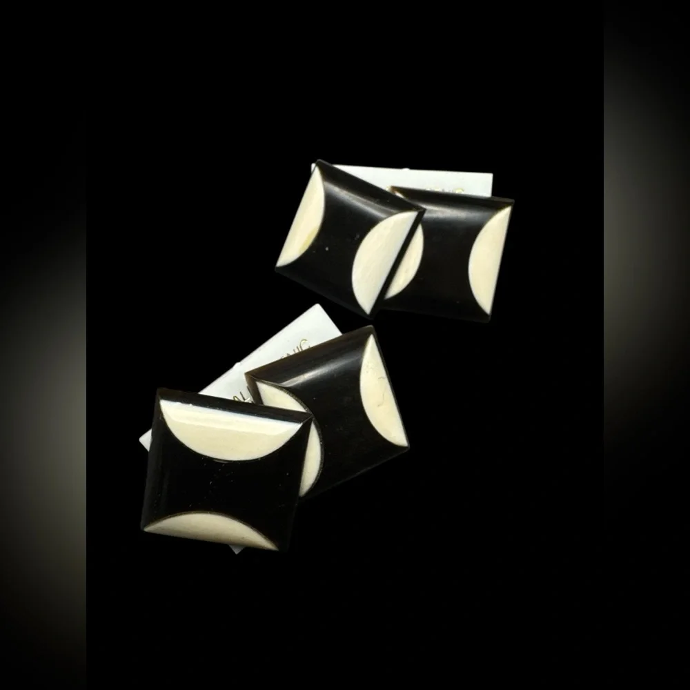 Vintage NOS 14K Yellow Gold Ivory Bone and Horn Inlayed Post Earrings 1” - Picture 2 of 5